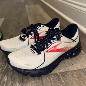 Women’s Brooks Adrenaline 21 Running shoe size 7
